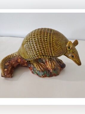 Ceramic Armadillo Figure 8.5L x 4.5H x 3.5"W 1996 No Cracks! Gag Gift! Unique!